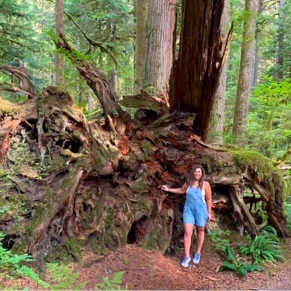 Meet your Posher, Bree! Open Minded to trades if interested. Happy Shopping 🛍 - Picture 7 of 15